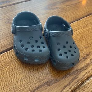 EUC Size 4 Grey baby Crocs